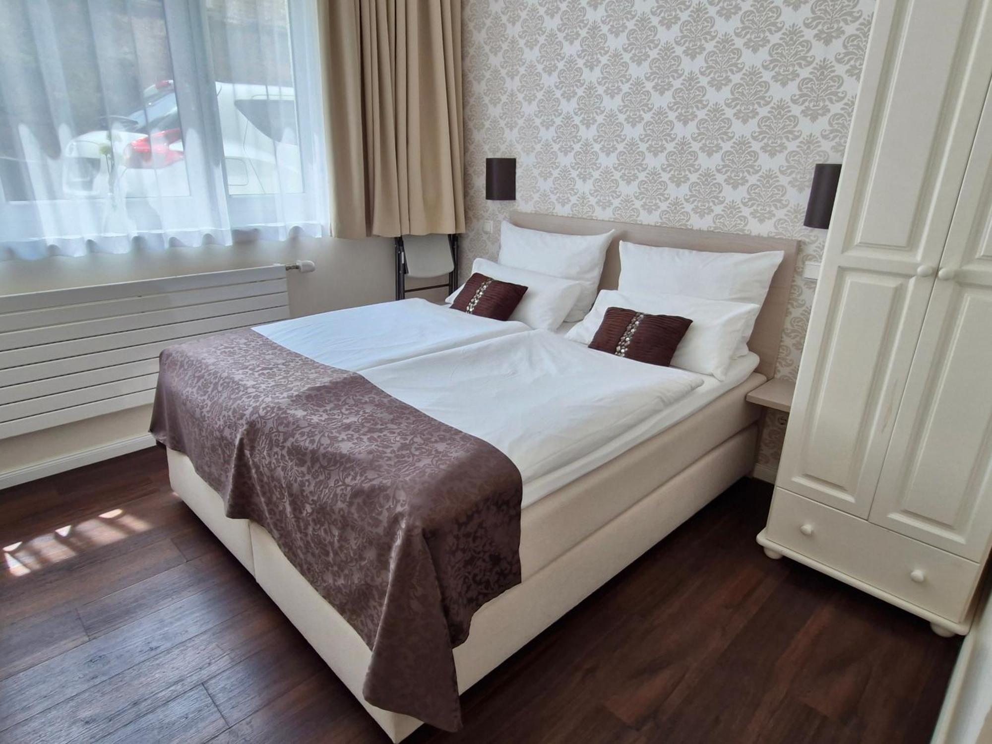List Five - Your British Guesthouse Estugarda Exterior foto