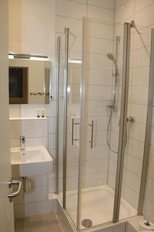 List Five - Your British Guesthouse Estugarda Exterior foto